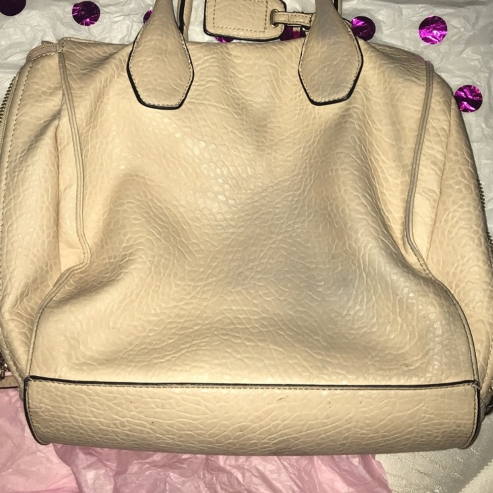 โ๏ธFREE HANDBAG โ๏ธ - Picture 5 of 6